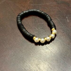 Black and pearl bead bracelet